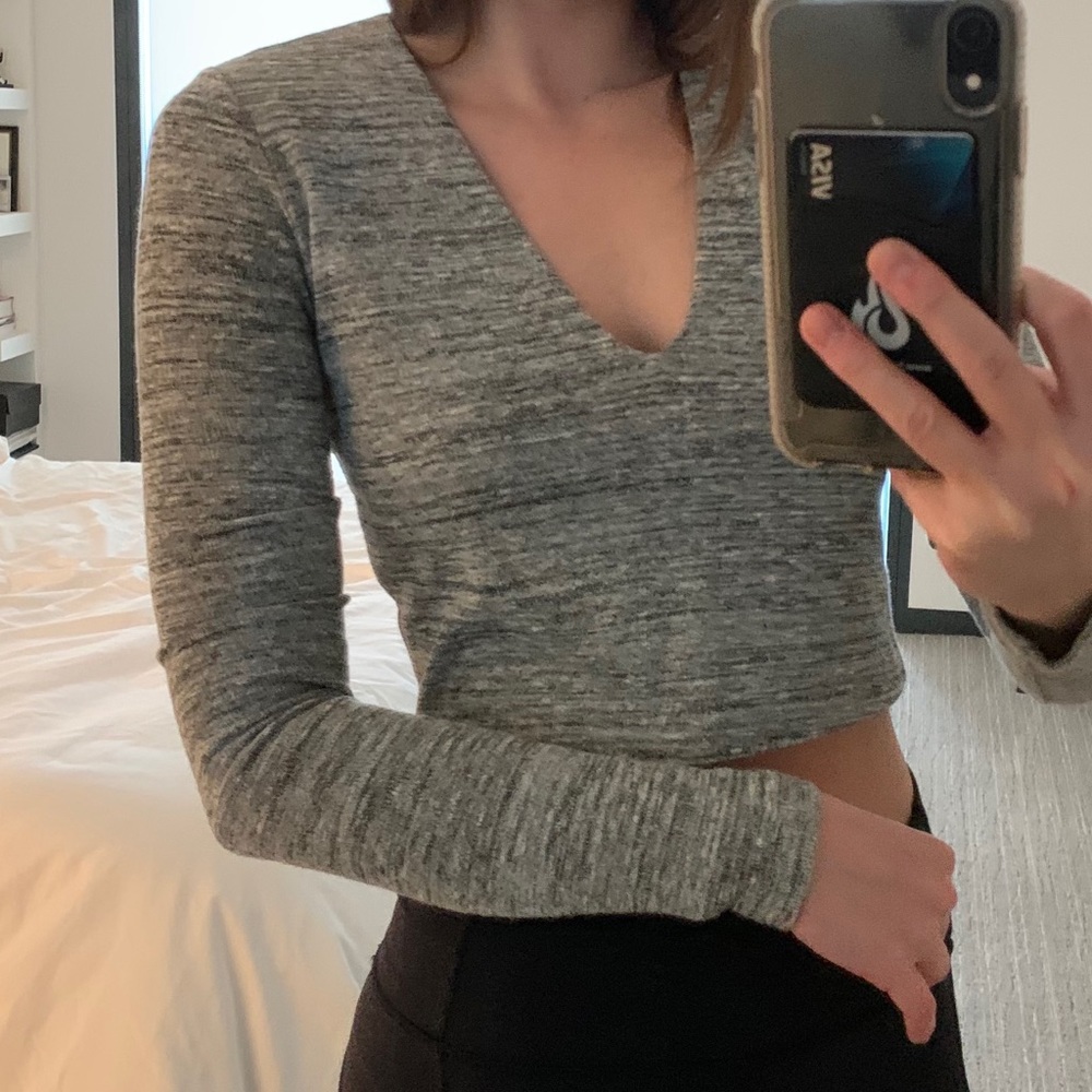 Alice and Olivia size 2 crop sweater top